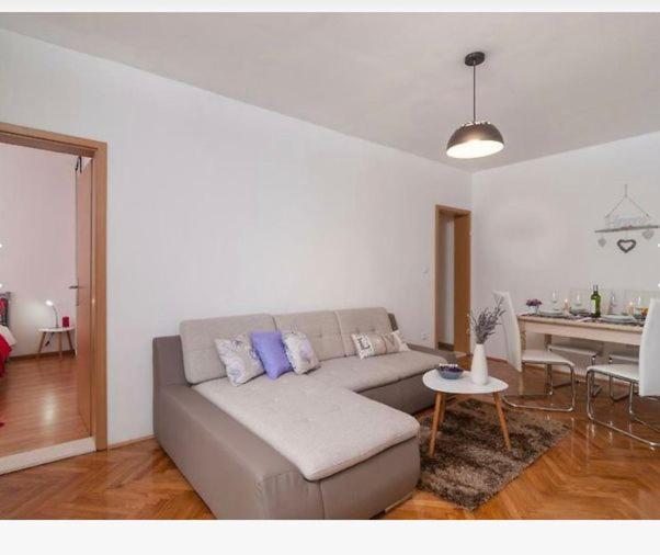 Triumph Apartman